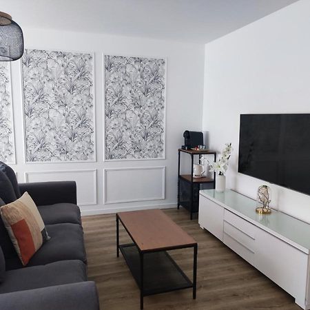 Proche De Paris T3 Tout Confort Courcouronnes Ngoại thất bức ảnh